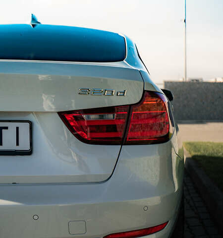 Білий БМВ 3 Серія, об'ємом двигуна 2 л та пробігом 229 тис. км за 17700 $, фото 9 на Automoto.ua