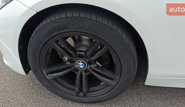 Білий БМВ 3 Серія, об'ємом двигуна 2 л та пробігом 155 тис. км за 15000 $, фото 29 на Automoto.ua