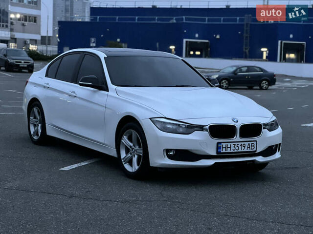 БМВ 3 Серия 2013 в Киеве на Automoto.ua Белый БМВ 3 Серия, объемом двигателя 2 л и пробегом 129 тыс. км за 11700 $, фото 12 на Automoto.ua