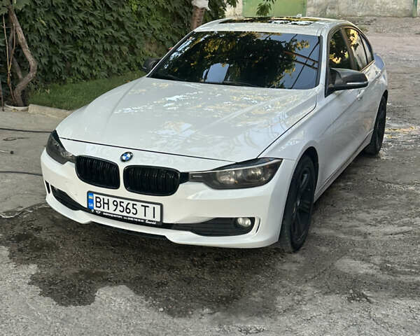 Белый БМВ 3 Серия, объемом двигателя 2 л и пробегом 255 тыс. км за 12500 $, фото 1 на Automoto.ua