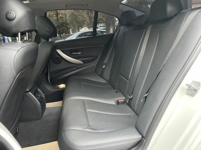 Белый БМВ 3 Серия, объемом двигателя 2 л и пробегом 219 тыс. км за 11000 $, фото 12 на Automoto.ua