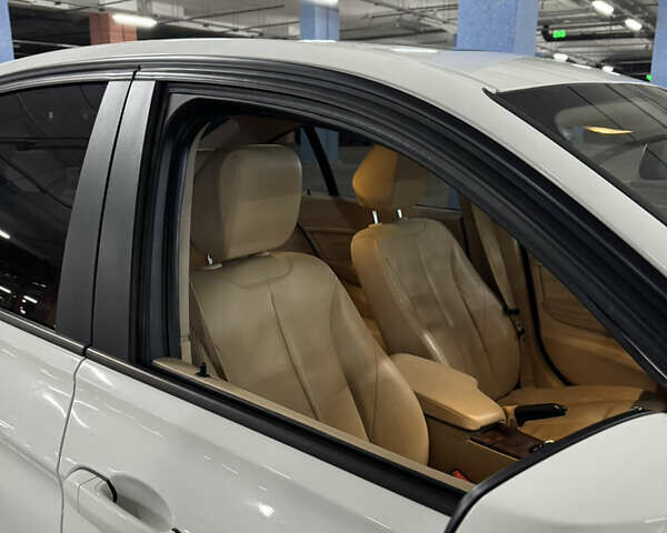 Білий БМВ 3 Серія, об'ємом двигуна 2 л та пробігом 101 тис. км за 13700 $, фото 7 на Automoto.ua