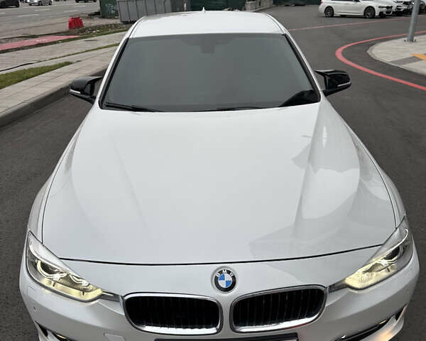 Белый БМВ 3 Серия, объемом двигателя 2 л и пробегом 253 тыс. км за 10950 $, фото 1 на Automoto.ua