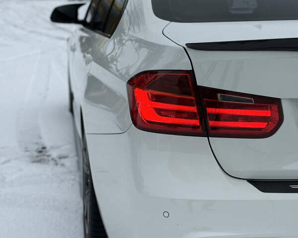 Білий БМВ 3 Серія, об'ємом двигуна 2 л та пробігом 243 тис. км за 16400 $, фото 8 на Automoto.ua