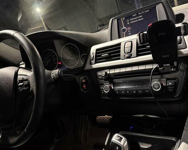 Білий БМВ 3 Серія, об'ємом двигуна 2 л та пробігом 109 тис. км за 12500 $, фото 12 на Automoto.ua