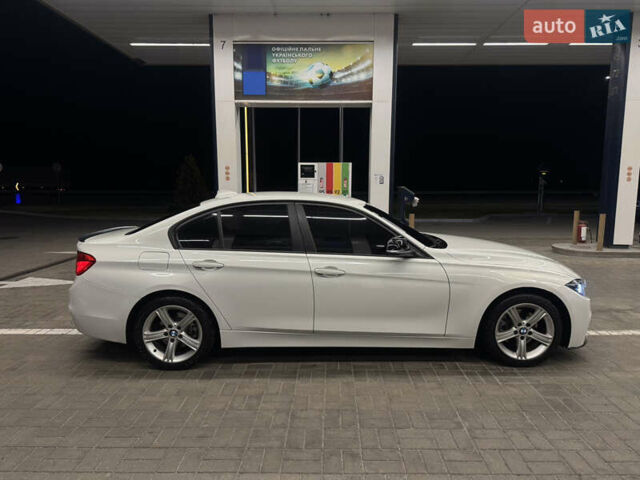 БМВ 3 Серия 2013 в Днепре (Днепропетровске) на Automoto.ua Белый БМВ 3 Серия, объемом двигателя 2 л и пробегом 210 тыс. км за 13000 $, фото 2 на Automoto.ua