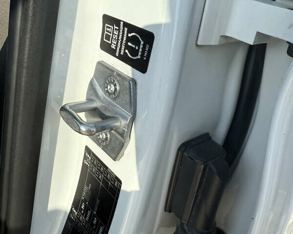 Білий БМВ 3 Серія, об'ємом двигуна 1.6 л та пробігом 171 тис. км за 13700 $, фото 29 на Automoto.ua