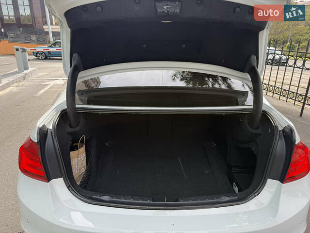 БМВ 3 Серия 2013 в Одессе на Automoto.ua Белый БМВ 3 Серия, объемом двигателя 2 л и пробегом 138 тыс. км за 10900 $, фото 15 на Automoto.ua