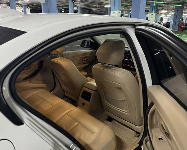 Білий БМВ 3 Серія, об'ємом двигуна 2 л та пробігом 101 тис. км за 13700 $, фото 8 на Automoto.ua