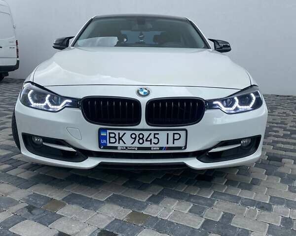 Белый БМВ 3 Серия, объемом двигателя 2 л и пробегом 237 тыс. км за 12900 $, фото 4 на Automoto.ua
