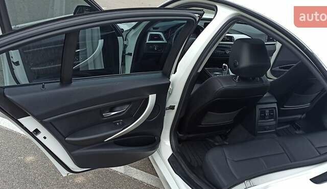 Білий БМВ 3 Серія, об'ємом двигуна 2 л та пробігом 155 тис. км за 15000 $, фото 5 на Automoto.ua