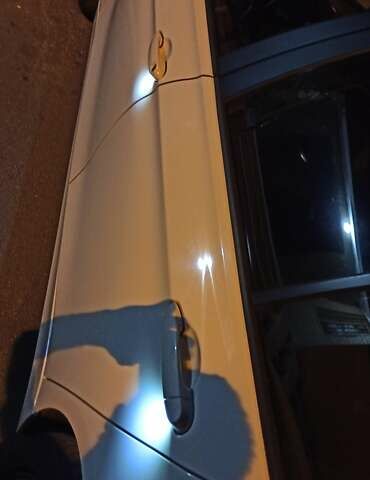 Білий БМВ 3 Серія, об'ємом двигуна 2 л та пробігом 155 тис. км за 15000 $, фото 33 на Automoto.ua