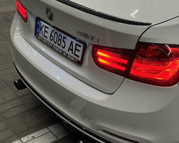 БМВ 3 Серия 2013 в Днепре (Днепропетровске) на Automoto.ua Белый БМВ 3 Серия, объемом двигателя 2 л и пробегом 210 тыс. км за 13000 $, фото 3 на Automoto.ua