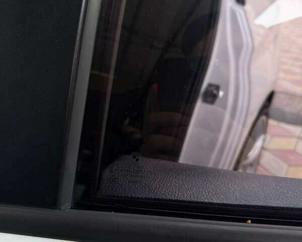 Белый БМВ 3 Серия, объемом двигателя 3 л и пробегом 184 тыс. км за 17000 $, фото 53 на Automoto.ua