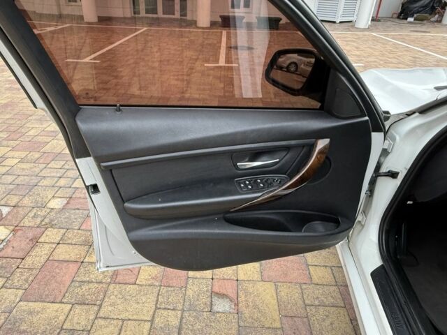 БМВ 3 Серія 2013 у Києві на Automoto.ua Білий БМВ 3 Серія, об'ємом двигуна 2 л та пробігом 200 тис. км за 9900 $, фото 15 на Automoto.ua