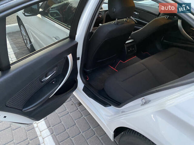Білий БМВ 3 Серія, об'ємом двигуна 2 л та пробігом 200 тис. км за 11000 $, фото 12 на Automoto.ua