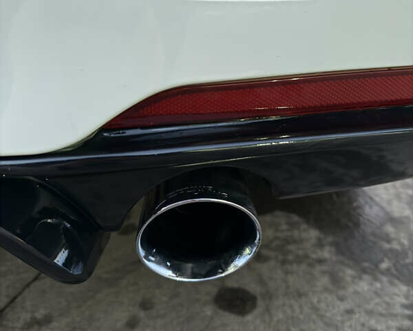 Белый БМВ 3 Серия, объемом двигателя 3 л и пробегом 184 тыс. км за 17000 $, фото 17 на Automoto.ua