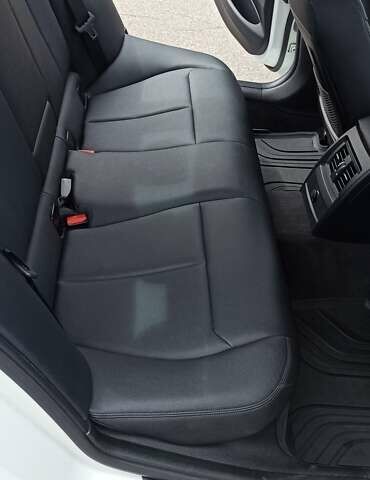 Білий БМВ 3 Серія, об'ємом двигуна 2 л та пробігом 155 тис. км за 15000 $, фото 8 на Automoto.ua