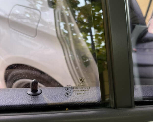 Белый БМВ 3 Серия, объемом двигателя 3 л и пробегом 184 тыс. км за 17000 $, фото 49 на Automoto.ua