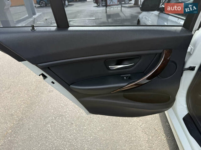 БМВ 3 Серия 2013 в Одессе на Automoto.ua Белый БМВ 3 Серия, объемом двигателя 2 л и пробегом 138 тыс. км за 10900 $, фото 13 на Automoto.ua