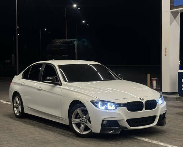 БМВ 3 Серия 2013 в Днепре (Днепропетровске) на Automoto.ua Белый БМВ 3 Серия, объемом двигателя 2 л и пробегом 210 тыс. км за 13000 $, фото 1 на Automoto.ua