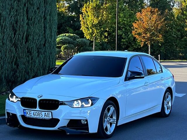 Белый БМВ 3 Серия, объемом двигателя 2 л и пробегом 215 тыс. км за 13499 $, фото 1 на Automoto.ua