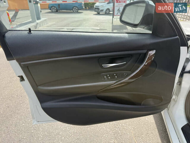 БМВ 3 Серия 2013 в Одессе на Automoto.ua Белый БМВ 3 Серия, объемом двигателя 2 л и пробегом 138 тыс. км за 10900 $, фото 10 на Automoto.ua