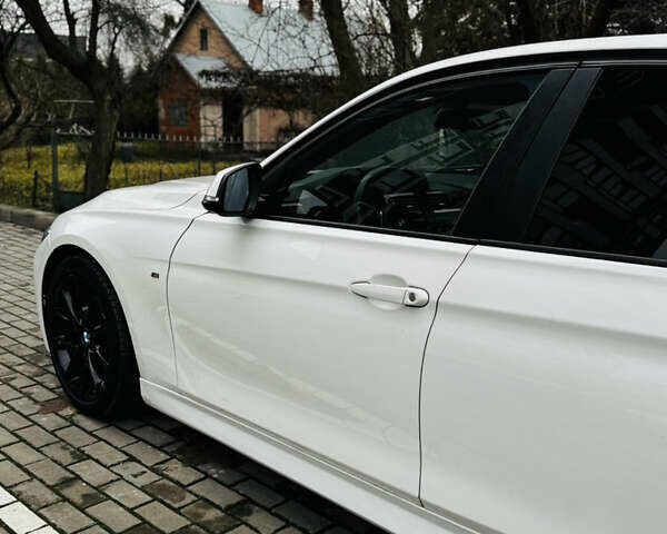 Белый БМВ 3 Серия, объемом двигателя 2 л и пробегом 231 тыс. км за 12100 $, фото 6 на Automoto.ua