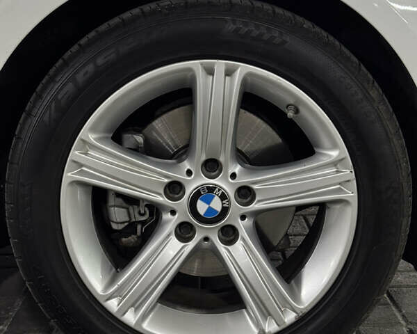 Білий БМВ 3 Серія, об'ємом двигуна 2 л та пробігом 101 тис. км за 13700 $, фото 12 на Automoto.ua