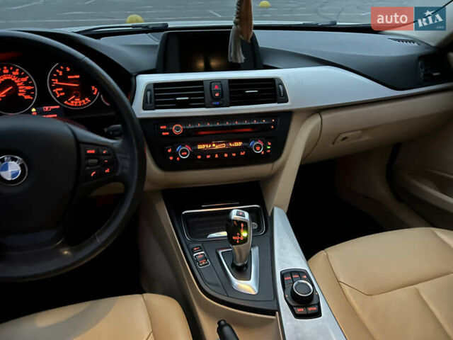 БМВ 3 Серия 2013 в Киеве на Automoto.ua Белый БМВ 3 Серия, объемом двигателя 2 л и пробегом 129 тыс. км за 11700 $, фото 20 на Automoto.ua