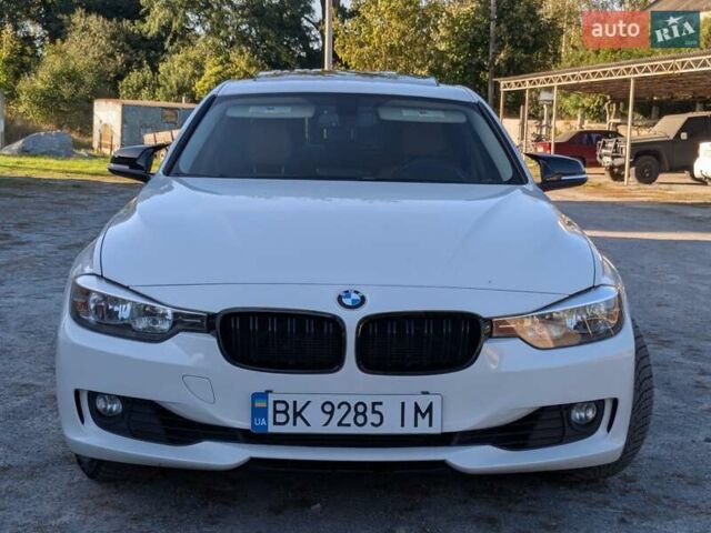 Белый БМВ 3 Серия, объемом двигателя 2 л и пробегом 240 тыс. км за 12500 $, фото 3 на Automoto.ua