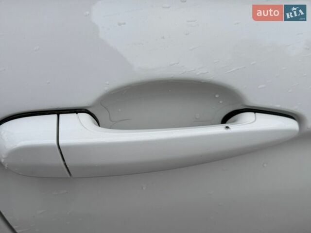 Білий БМВ 3 Серія, об'ємом двигуна 2 л та пробігом 166 тис. км за 13000 $, фото 9 на Automoto.ua