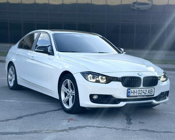 Білий БМВ 3 Серія, об'ємом двигуна 2 л та пробігом 220 тис. км за 14800 $, фото 1 на Automoto.ua