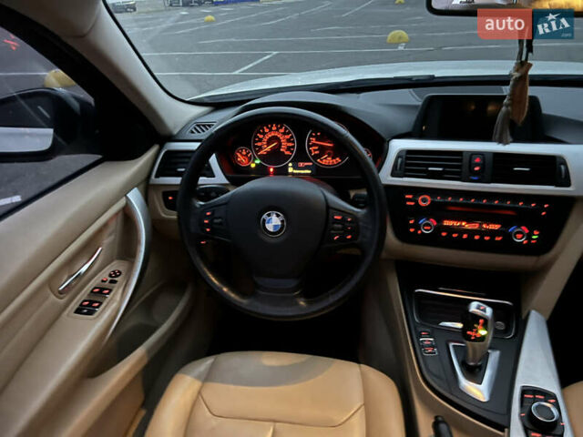 БМВ 3 Серия 2013 в Киеве на Automoto.ua Белый БМВ 3 Серия, объемом двигателя 2 л и пробегом 129 тыс. км за 11700 $, фото 21 на Automoto.ua