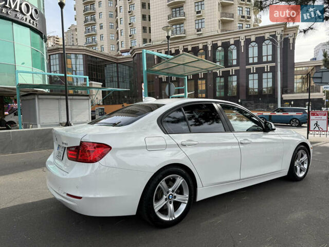 БМВ 3 Серия 2013 в Одессе на Automoto.ua Белый БМВ 3 Серия, объемом двигателя 2 л и пробегом 138 тыс. км за 10900 $, фото 8 на Automoto.ua