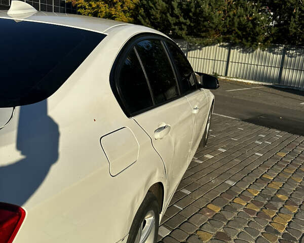 Білий БМВ 3 Серія, об'ємом двигуна 2 л та пробігом 194 тис. км за 10450 $, фото 7 на Automoto.ua