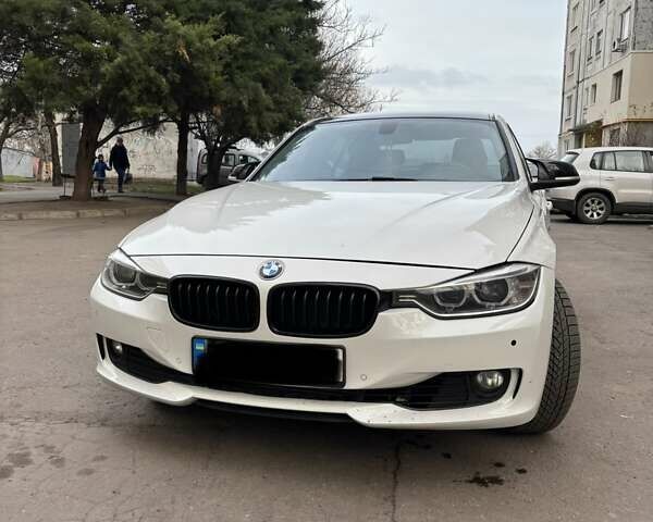 Белый БМВ 3 Серия, объемом двигателя 2 л и пробегом 350 тыс. км за 12500 $, фото 1 на Automoto.ua