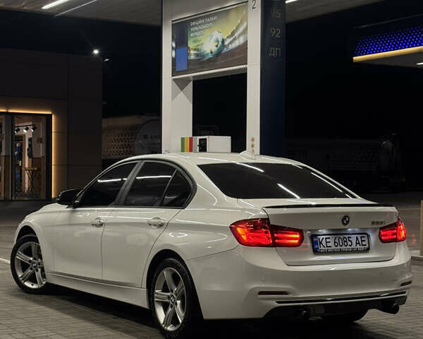 БМВ 3 Серия 2013 в Днепре (Днепропетровске) на Automoto.ua Белый БМВ 3 Серия, объемом двигателя 2 л и пробегом 210 тыс. км за 13000 $, фото 5 на Automoto.ua