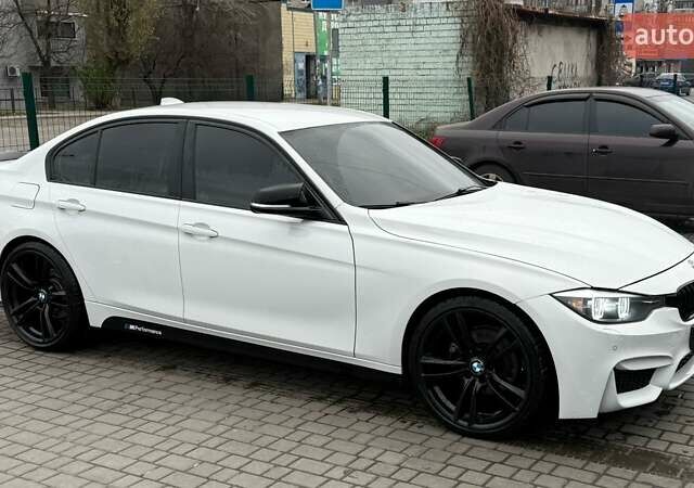 Белый БМВ 3 Серия, объемом двигателя 2 л и пробегом 146 тыс. км за 15300 $, фото 1 на Automoto.ua