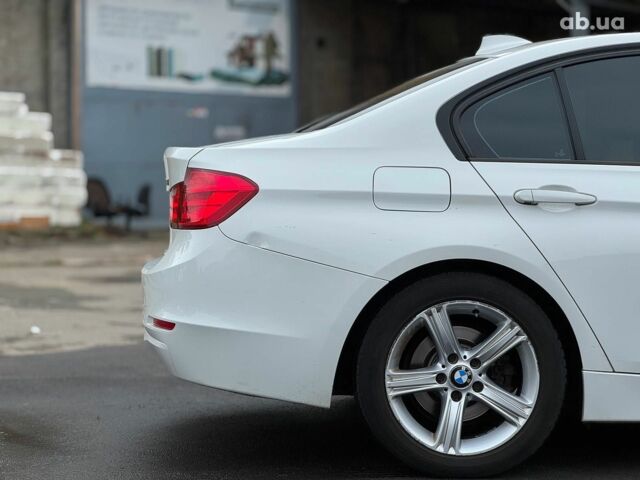 Белый БМВ 3 Серия, объемом двигателя 2 л и пробегом 189 тыс. км за 13290 $, фото 12 на Automoto.ua