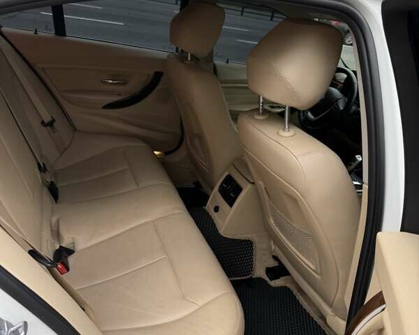 Белый БМВ 3 Серия, объемом двигателя 2 л и пробегом 171 тыс. км за 13000 $, фото 2 на Automoto.ua