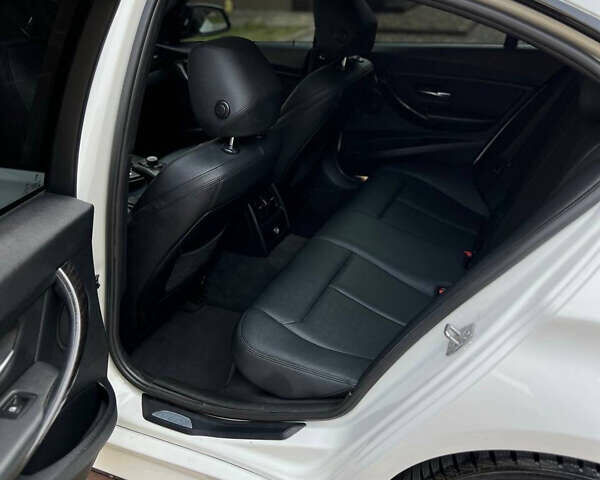 Белый БМВ 3 Серия, объемом двигателя 2 л и пробегом 180 тыс. км за 13000 $, фото 5 на Automoto.ua