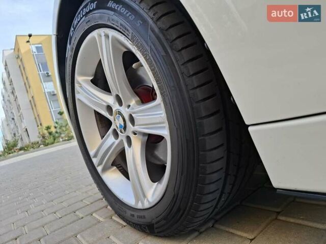 Білий БМВ 3 Серія, об'ємом двигуна 2 л та пробігом 240 тис. км за 9900 $, фото 2 на Automoto.ua