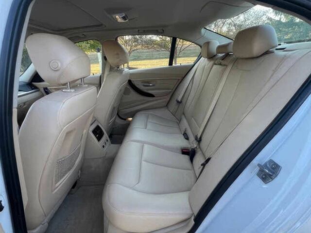 Белый БМВ 3 Серия, объемом двигателя 2 л и пробегом 88 тыс. км за 3600 $, фото 10 на Automoto.ua