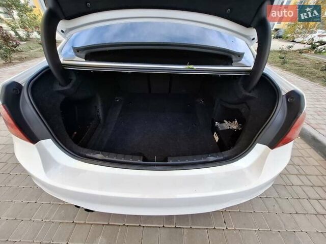 Білий БМВ 3 Серія, об'ємом двигуна 2 л та пробігом 240 тис. км за 9900 $, фото 15 на Automoto.ua