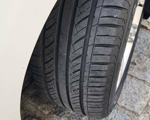 Белый БМВ 3 Серия, объемом двигателя 2 л и пробегом 132 тыс. км за 13500 $, фото 7 на Automoto.ua