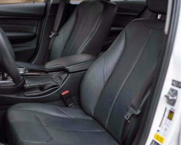 Белый БМВ 3 Серия, объемом двигателя 2 л и пробегом 156 тыс. км за 13700 $, фото 7 на Automoto.ua