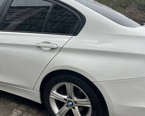 Белый БМВ 3 Серия, объемом двигателя 2 л и пробегом 160 тыс. км за 11800 $, фото 5 на Automoto.ua