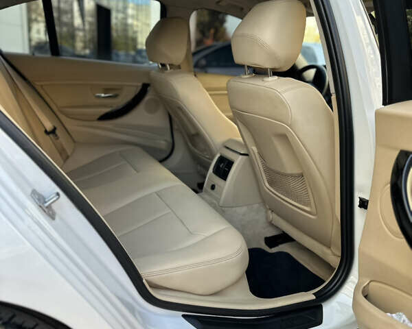 Білий БМВ 3 Серія, об'ємом двигуна 2 л та пробігом 175 тис. км за 12700 $, фото 15 на Automoto.ua