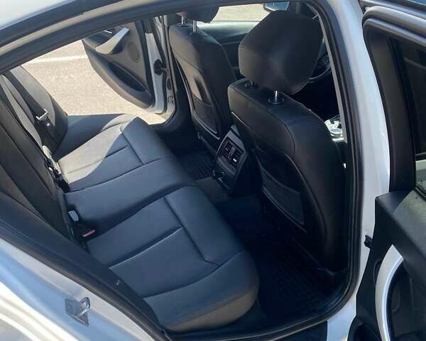 Белый БМВ 3 Серия, объемом двигателя 2 л и пробегом 172 тыс. км за 13000 $, фото 16 на Automoto.ua